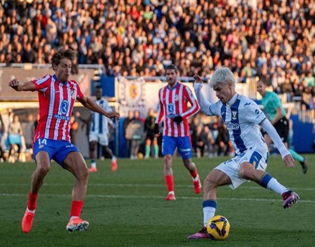 关于斯图加特客场逼平对手，保级形势稍有缓解的信息