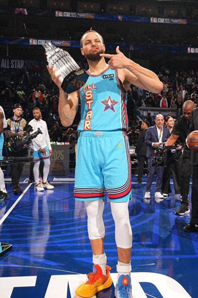 包含球队全面调整阵容,谁将成为明星球员?的词条 包含球队全面调整阵容,谁将成为明星球员?的词条