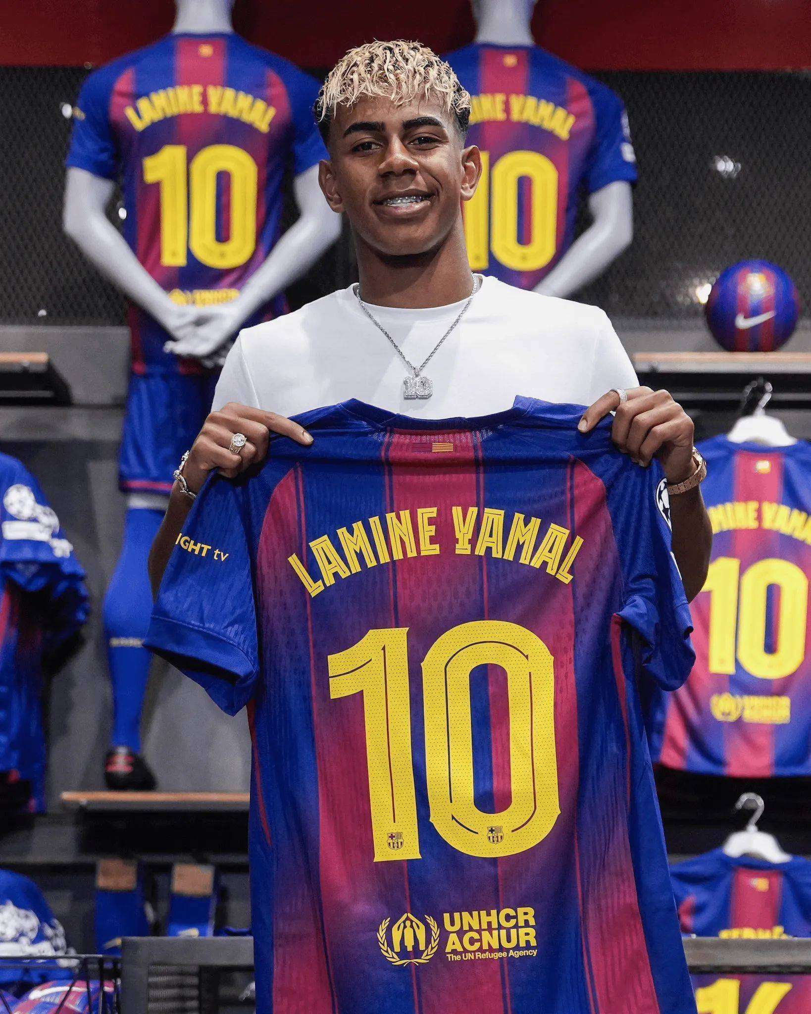 梅西香港行中场休息后脸黑了原因揭秘